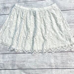 H&M Lace Skirt- mini. Off white